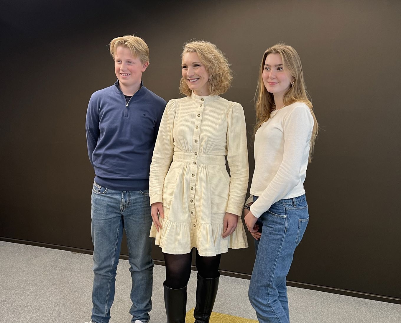 En gruppe mennesker som poserer for kameraet