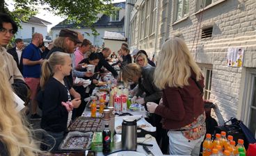 Mennesker i kioskkø