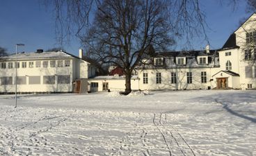 Vinter i skolegården på Ris skole