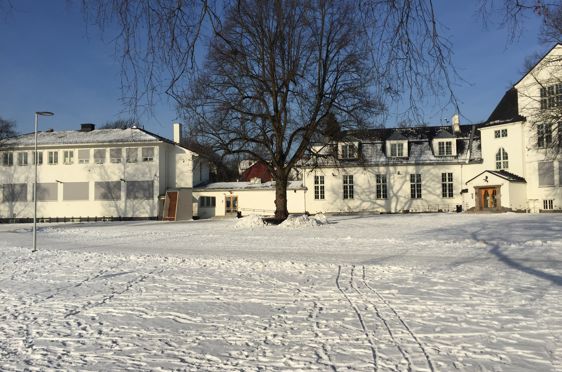 Vinter i skolegården på Ris skole