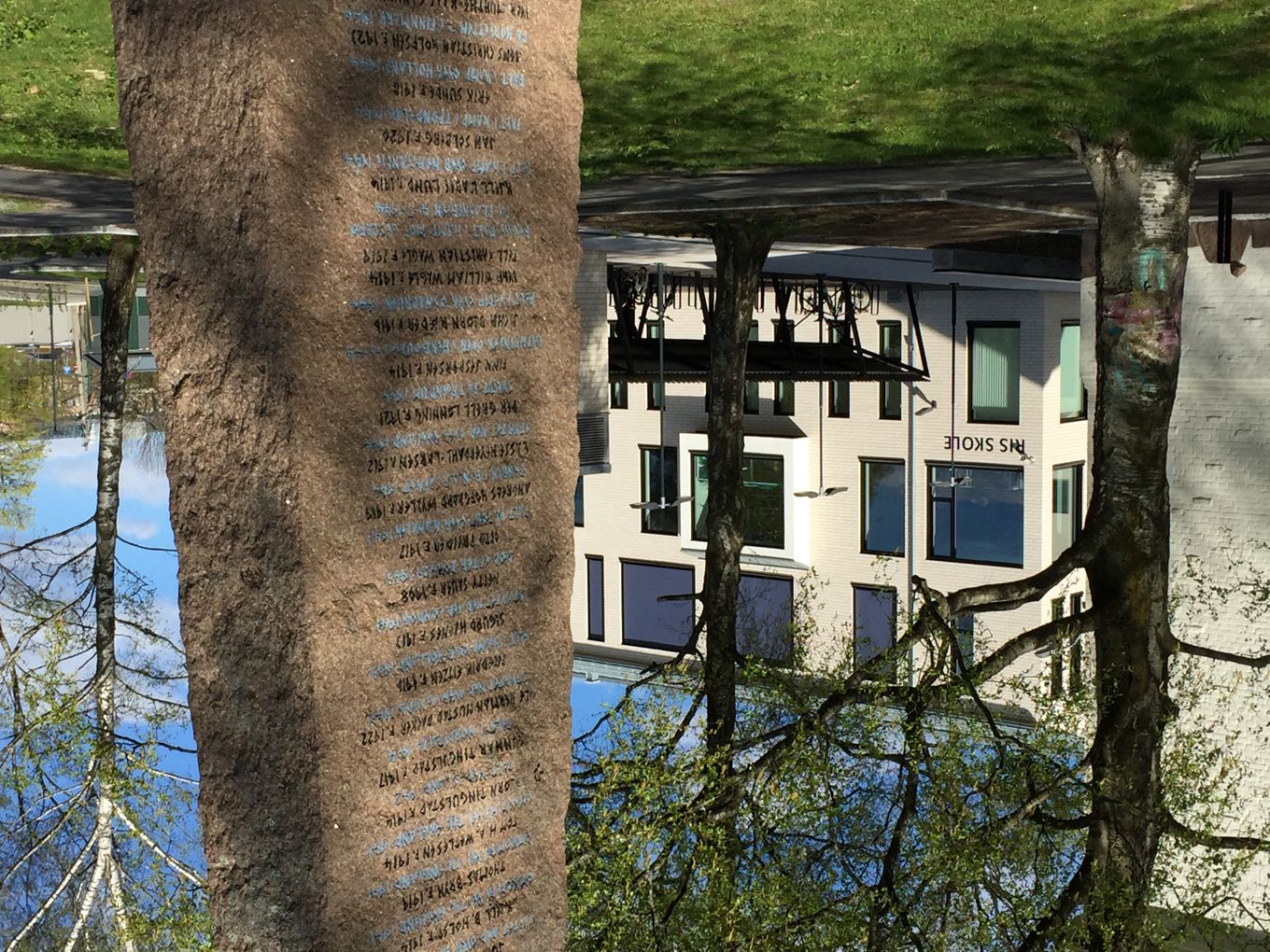 Bauta på Ris skole Bauta på Ris skole